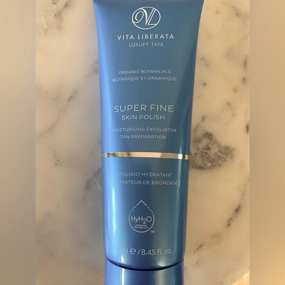 Vita Liberata Skin Polish and Moisturizer. Exfoliates and softens skin. New!